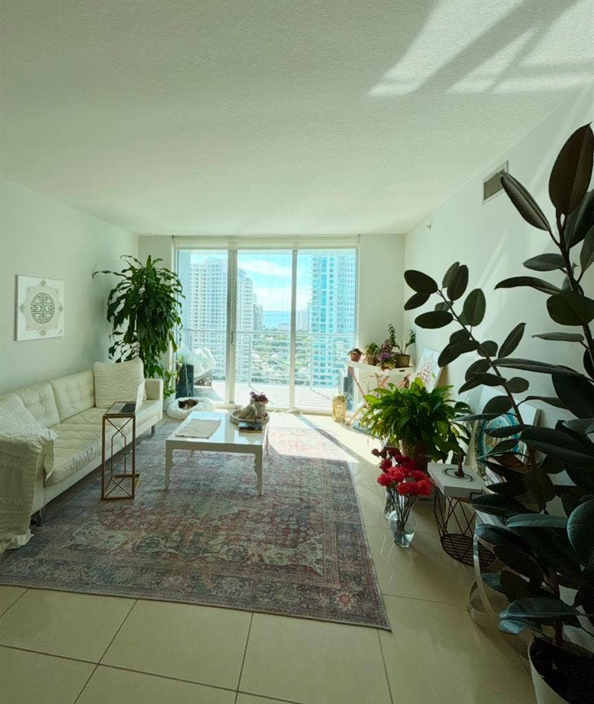 MASTER BEDROOM +BATH WATER VIEWS!