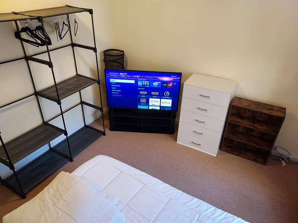 peaceful and safe bedroom for rent