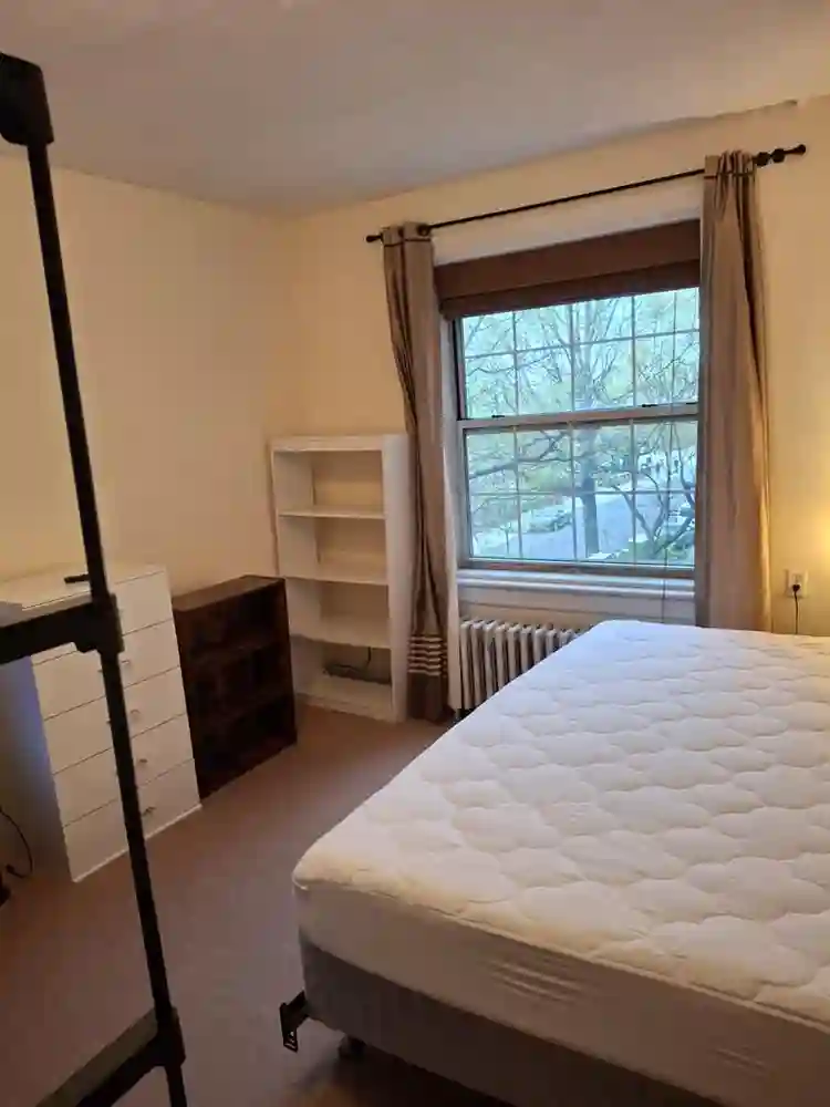 peaceful and safe bedroom for rent