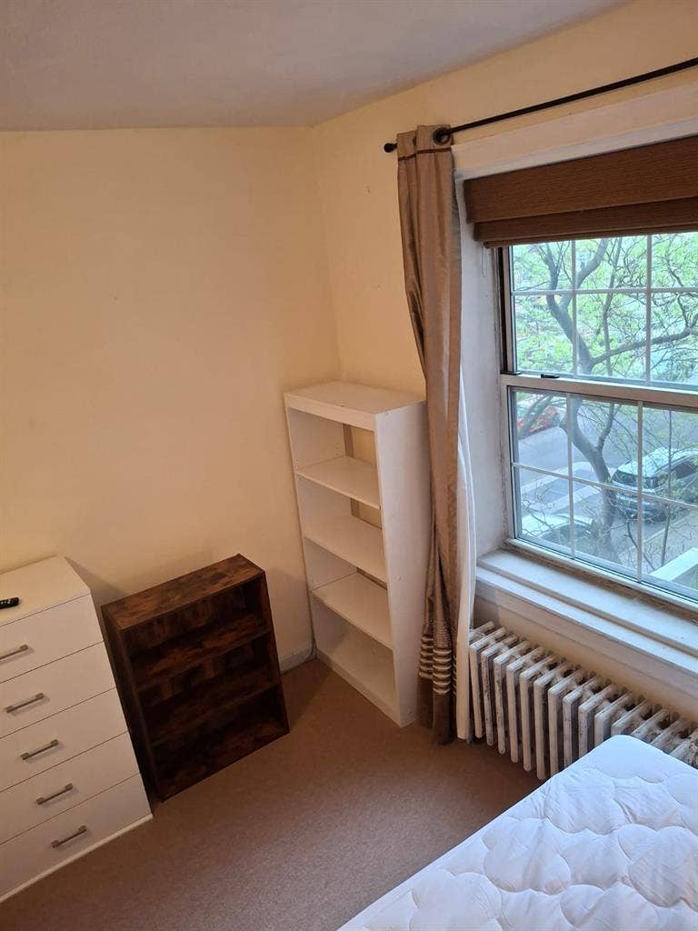 peaceful and safe bedroom for rent