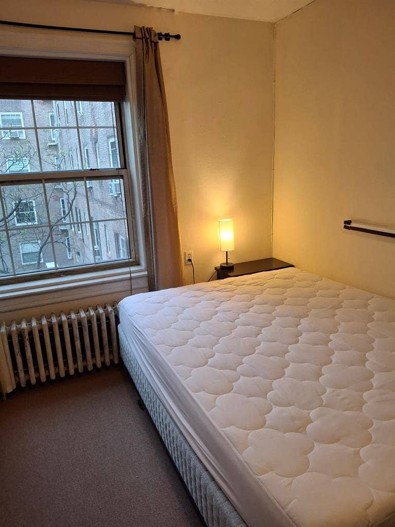 peaceful and safe bedroom for rent