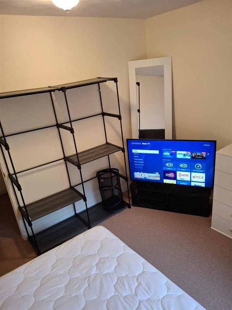 peaceful and safe bedroom for rent