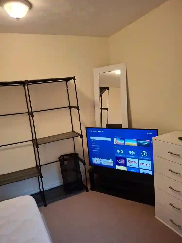 peaceful and safe bedroom for rent