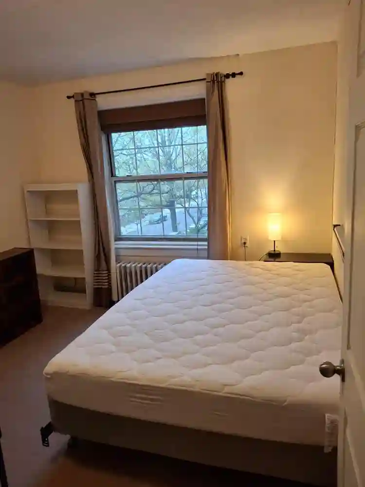 peaceful and safe bedroom for rent