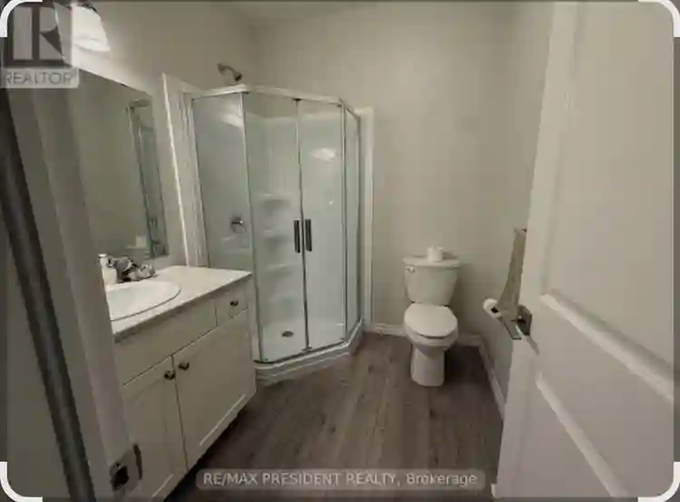 Private room w/bath Oct 1st.