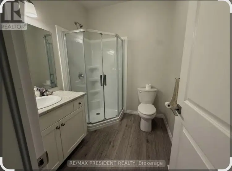 Private room w/bath Oct 1st.