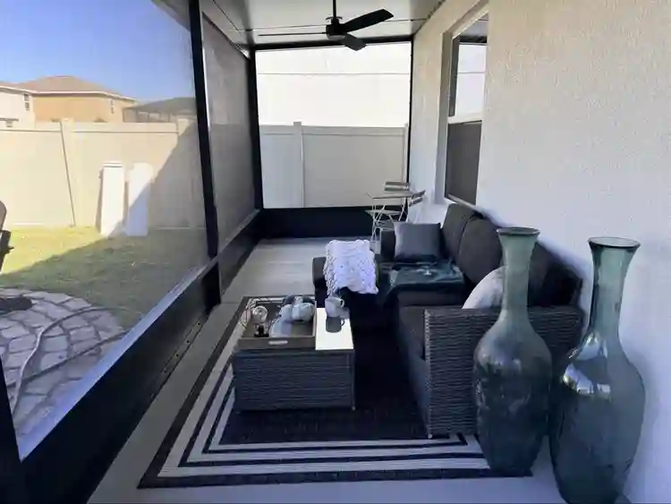 Furnished room for professional