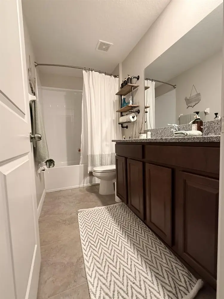 Furnished room for professional