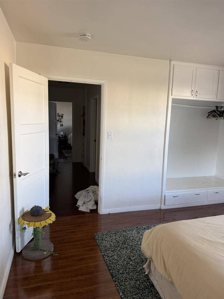 1 room available by Nov 1st