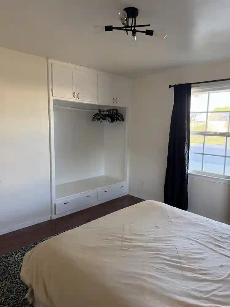 1 room available by Nov 1st