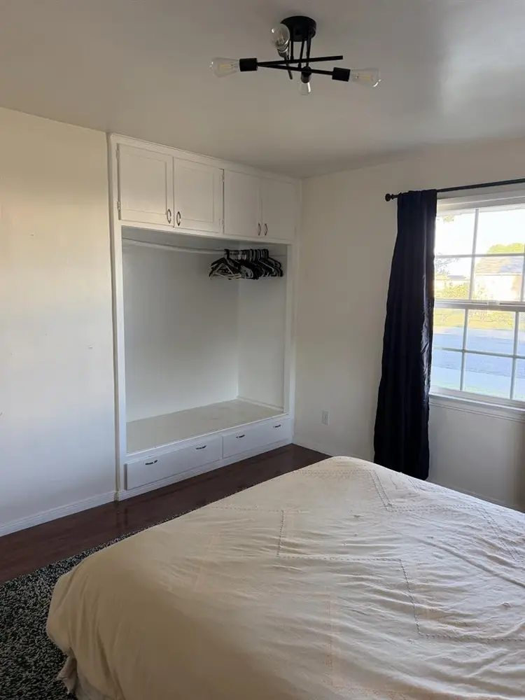 1 room available by Nov 1st
