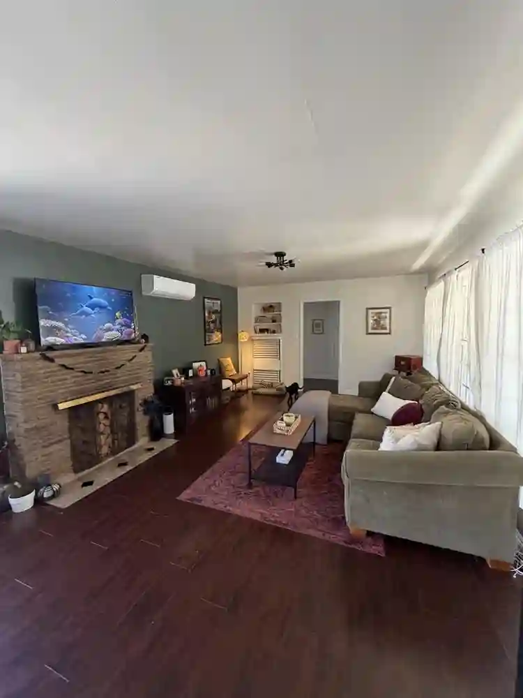 1 room available by Nov 1st