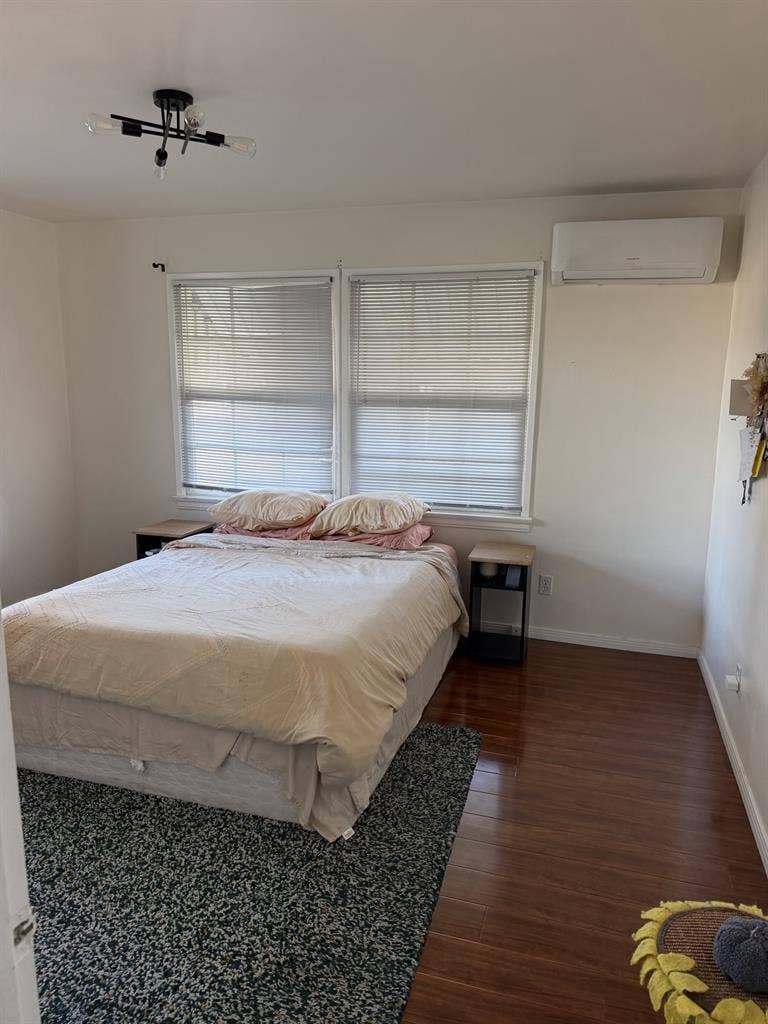 1 room available by Nov 1st