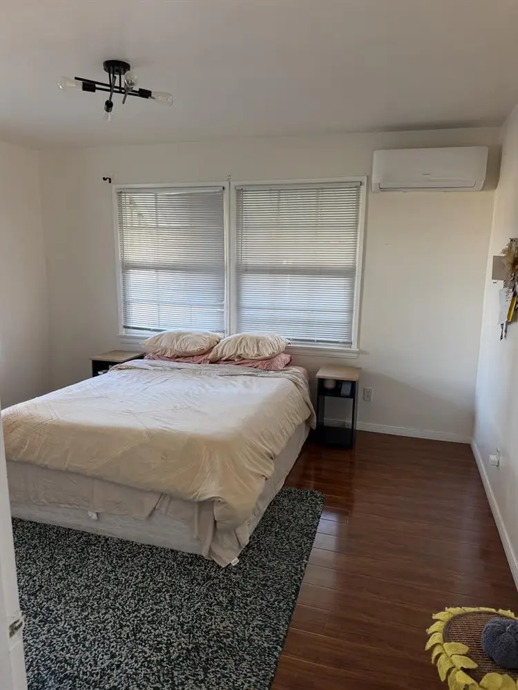 1 room available by Nov 1st