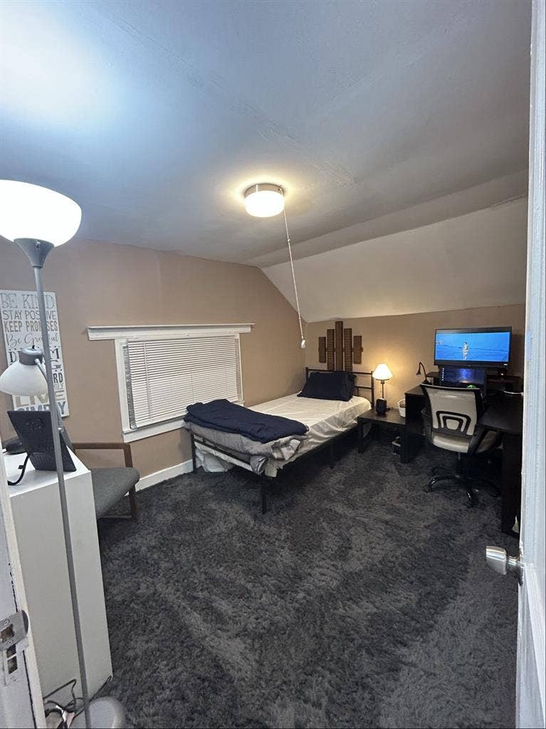 Peaceful House - Furnished Bedroom