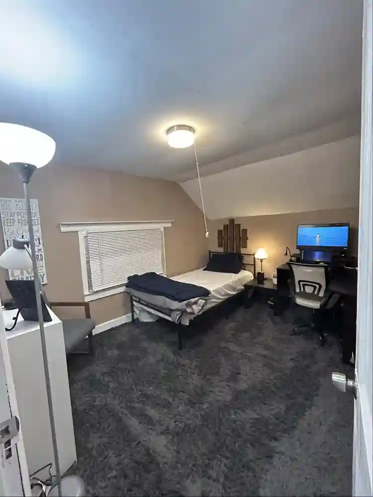 Peaceful House - Furnished Bedroom