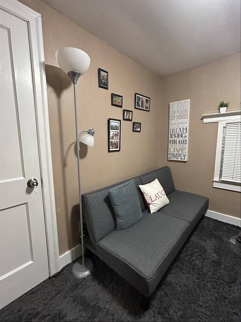 Peaceful House - Furnished Bedroom