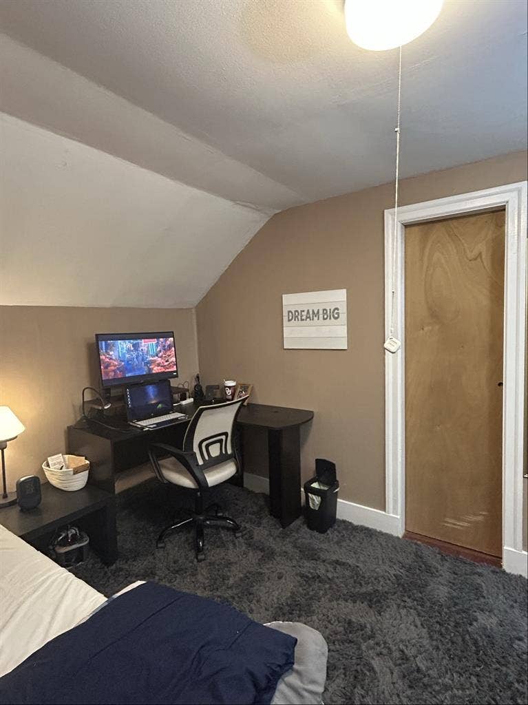 Peaceful House - Furnished Bedroom