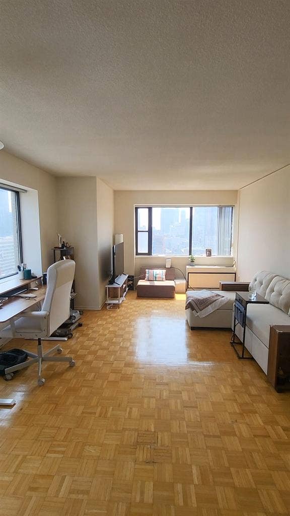 🏙️ 1-BEDROOM CORNER APARTMENT