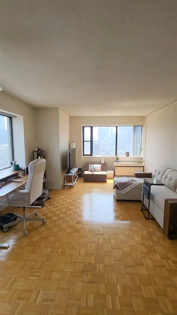 🏙️ 1-BEDROOM CORNER APARTMENT