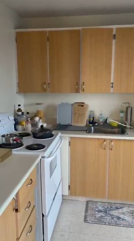 🏙️ 1-BEDROOM CORNER APARTMENT
