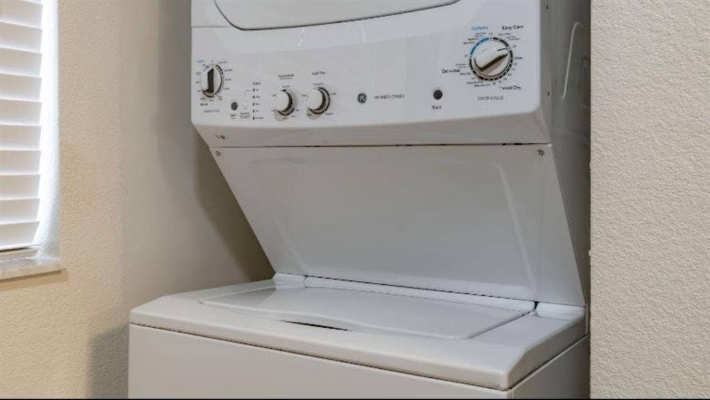 1bR with private bathroom for rent