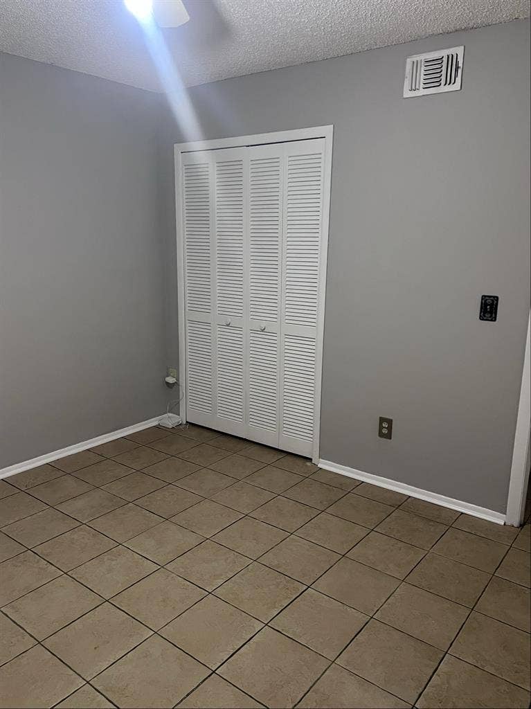 $950 room available