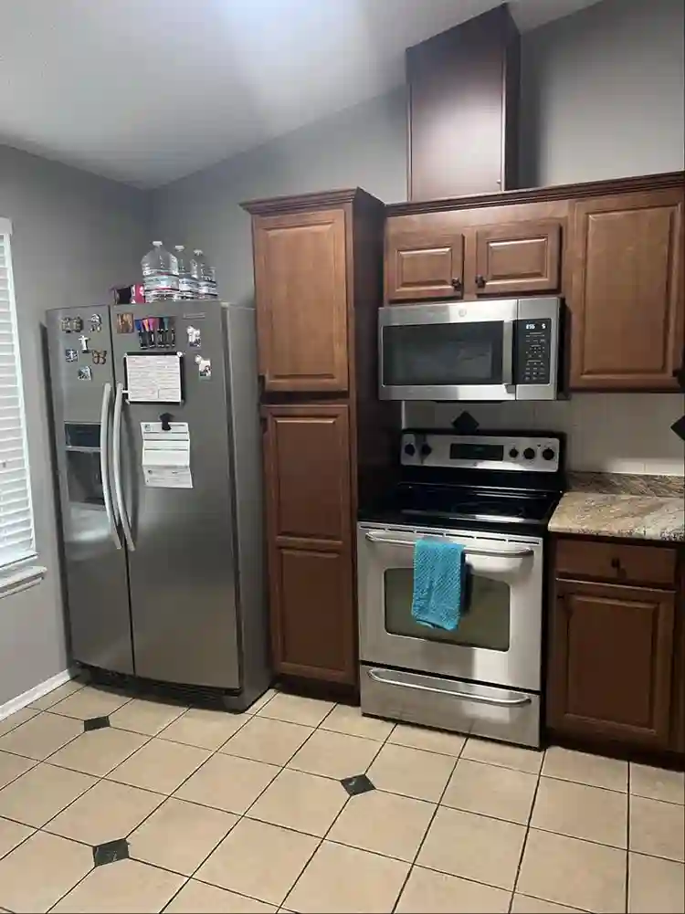$950 room available