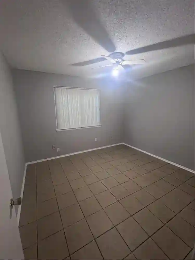 $950 room available
