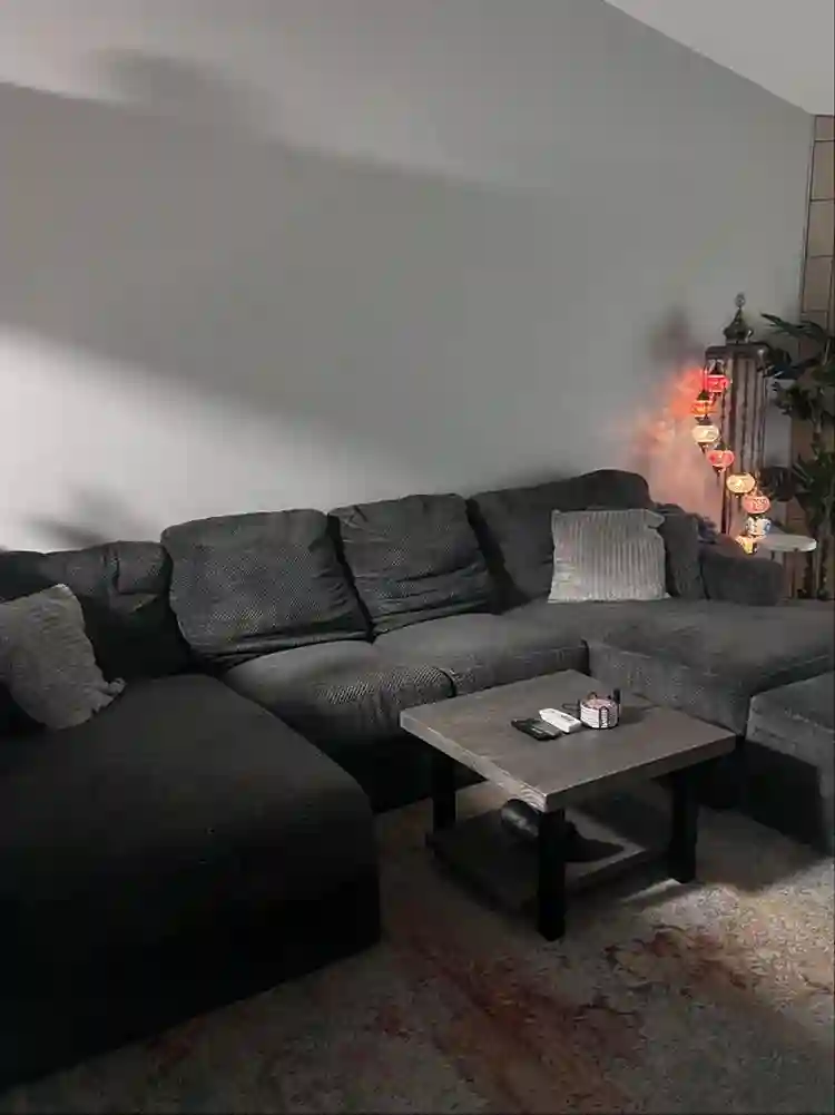 $950 room available