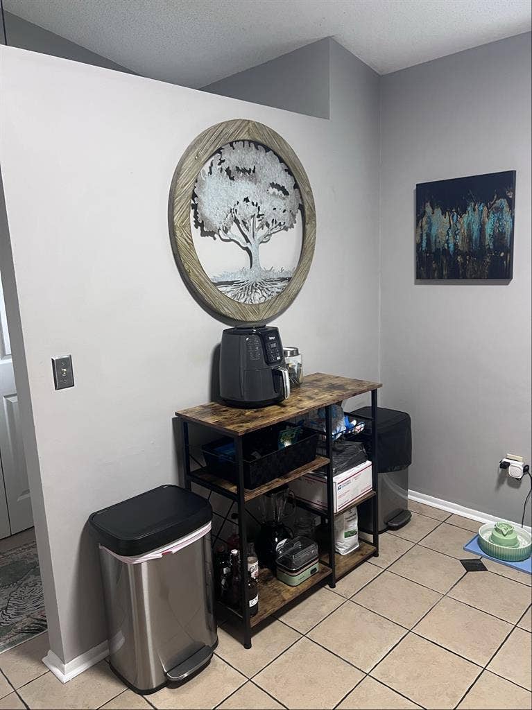 $950 room available