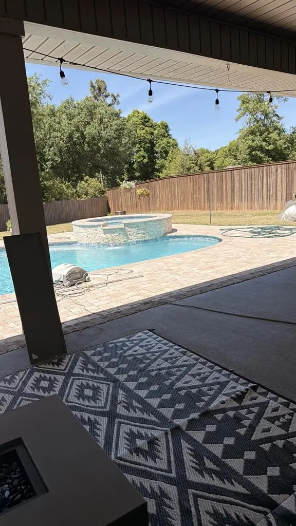 Large room for rent/ with pool