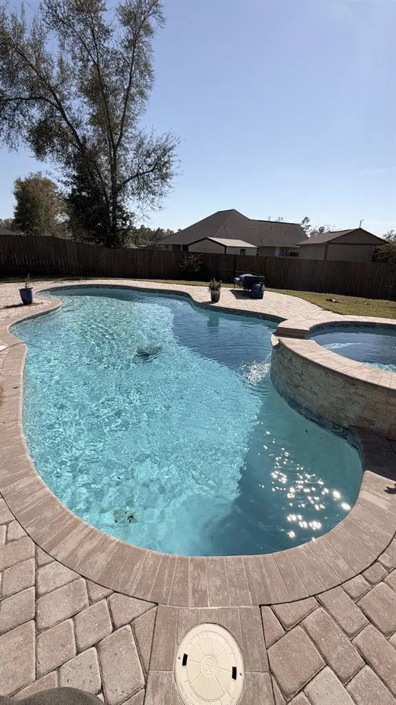 Large room for rent/ with pool