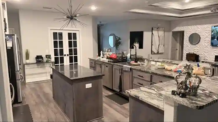 Large room for rent/ with pool