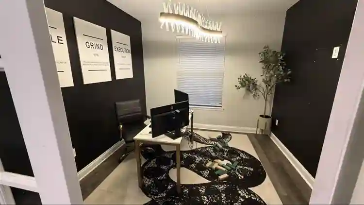 Large room for rent/ with pool