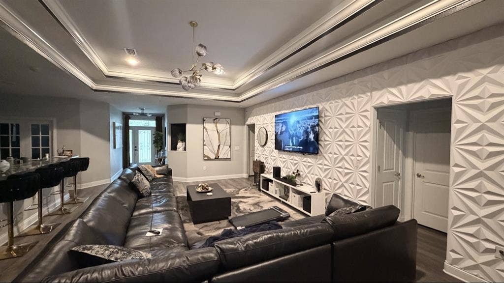 Large room for rent/ with pool