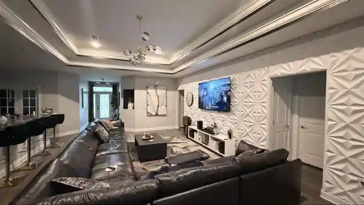 Large room for rent/ with pool
