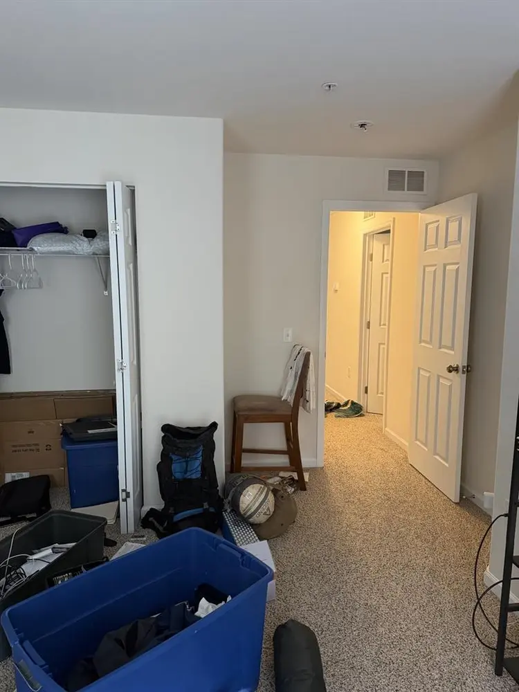 Looking for roommate