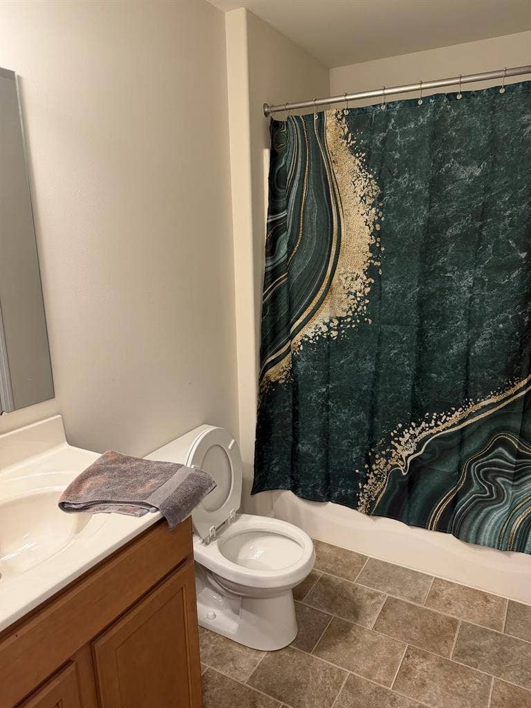 Looking for roommate