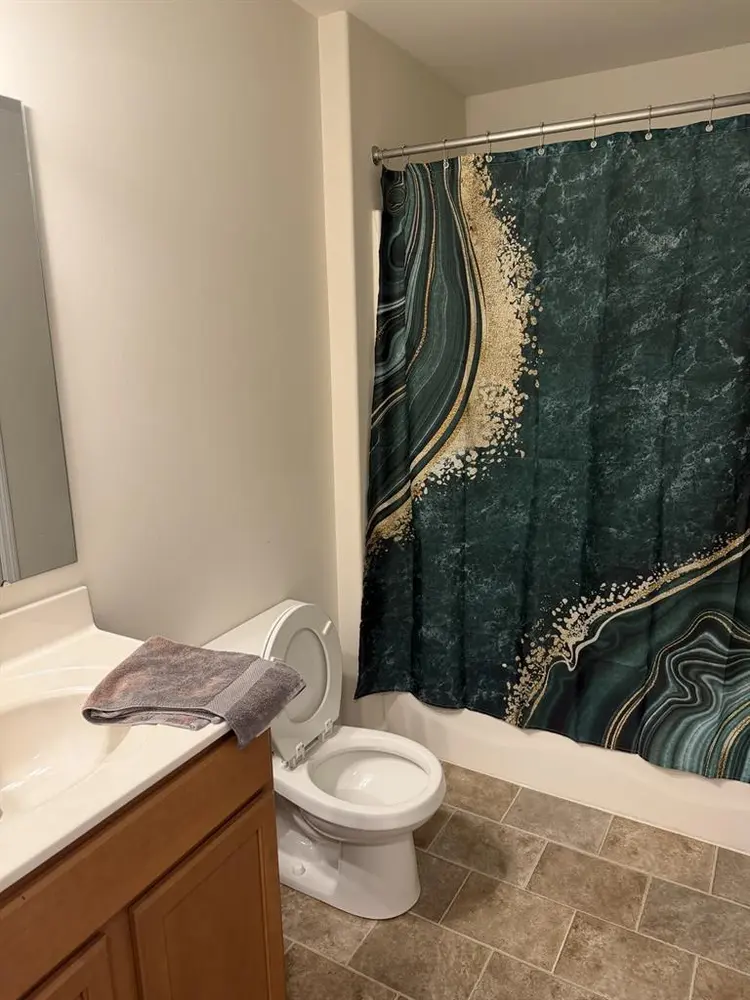 Looking for roommate