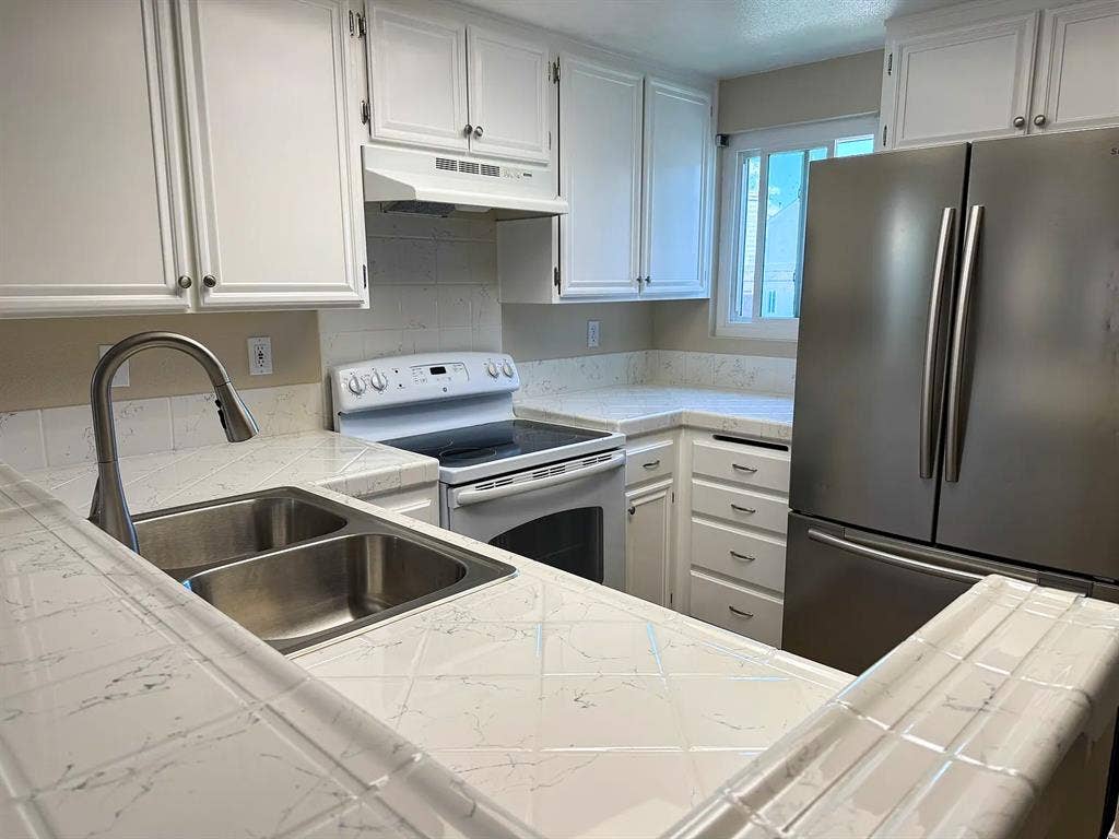 Room w/ Bathroom - Spring Valley