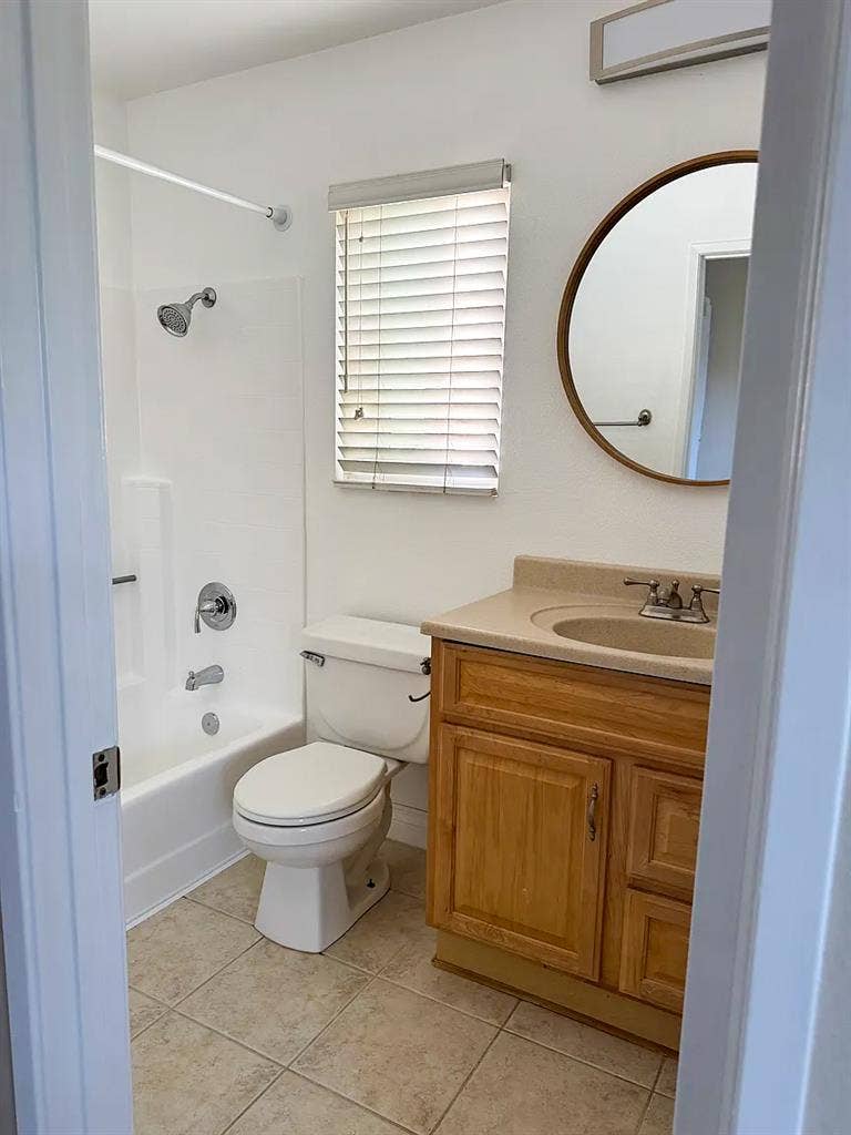 Room w/ Bathroom - Spring Valley