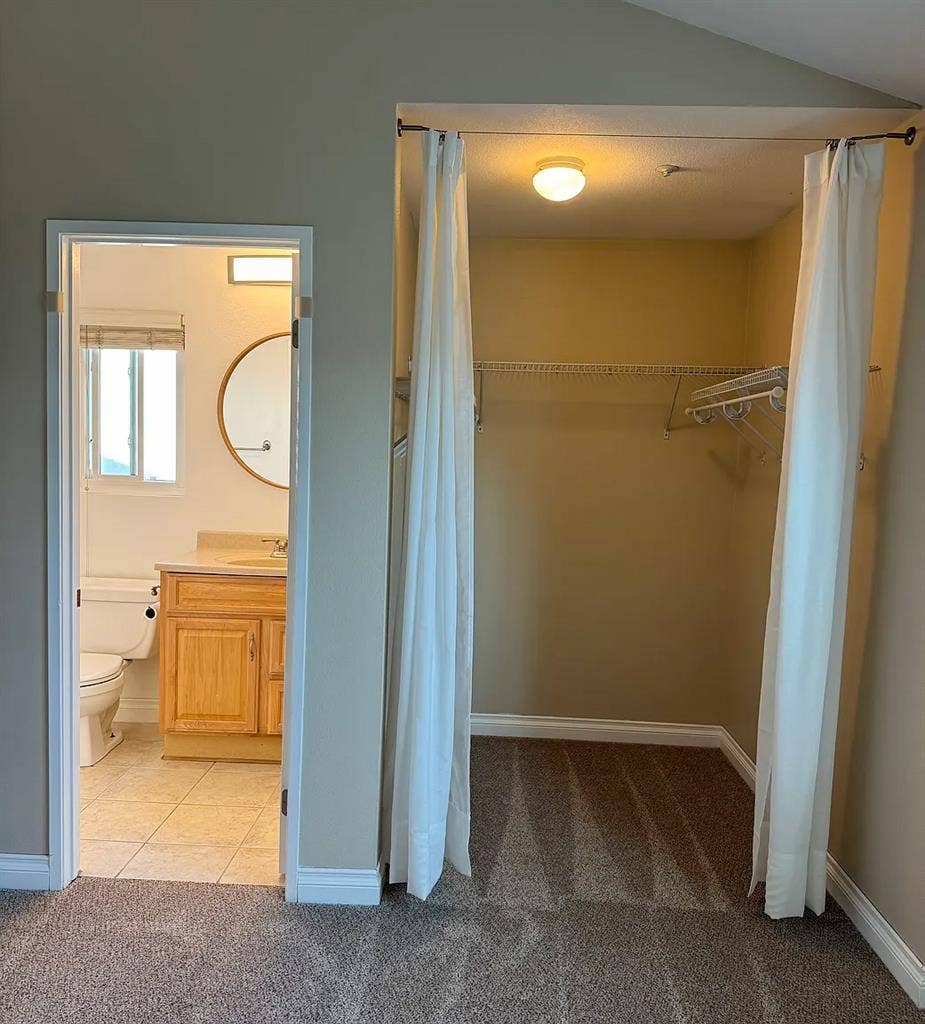 Room w/ Bathroom - Spring Valley