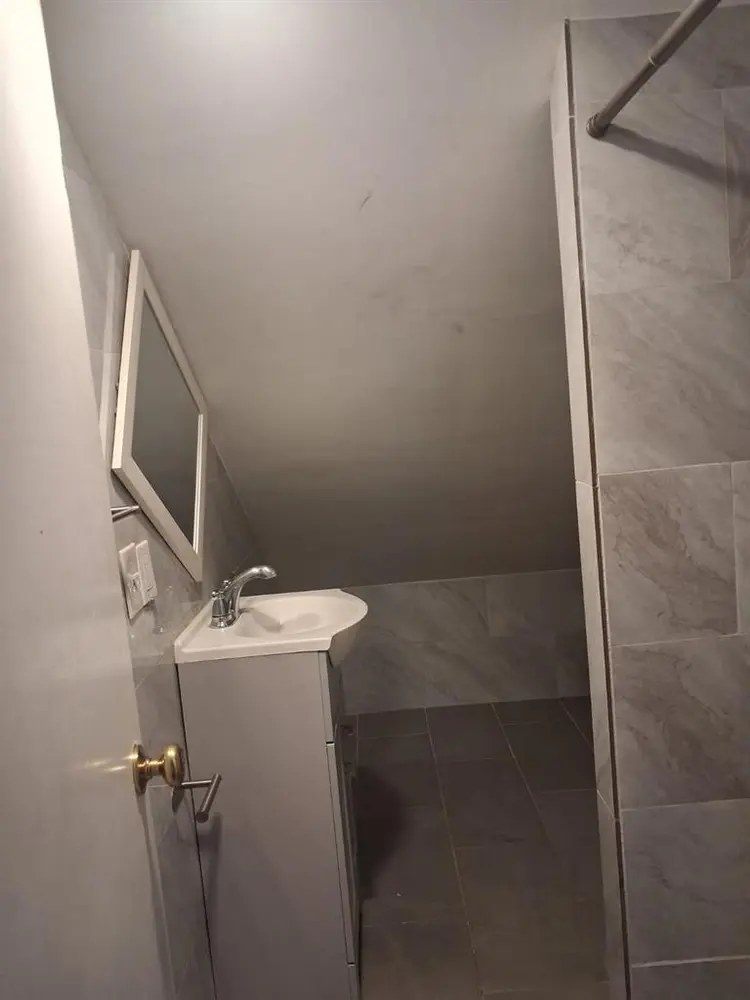 Room for Rent available October 7th
