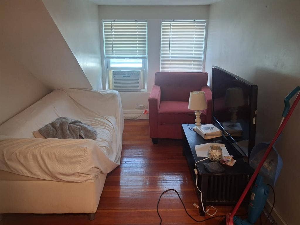Room for Rent available October 7th