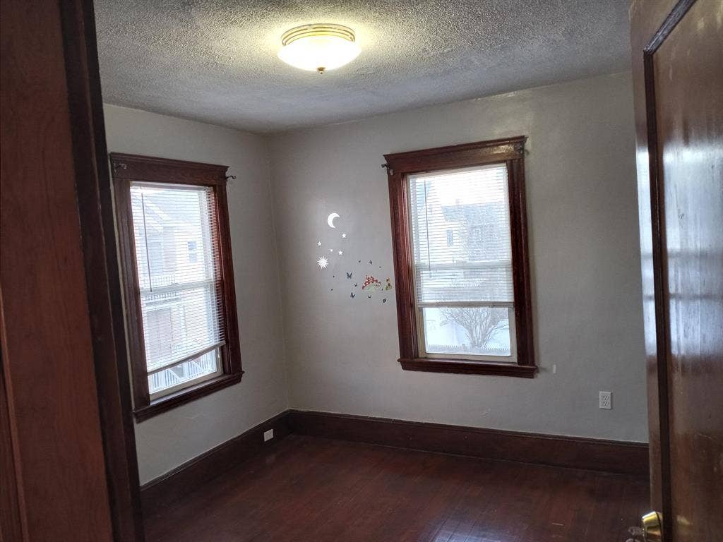 Rooms for Rent available now