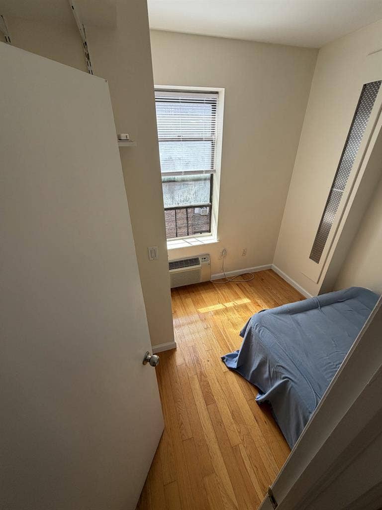 Private Bedroom in Fort George!