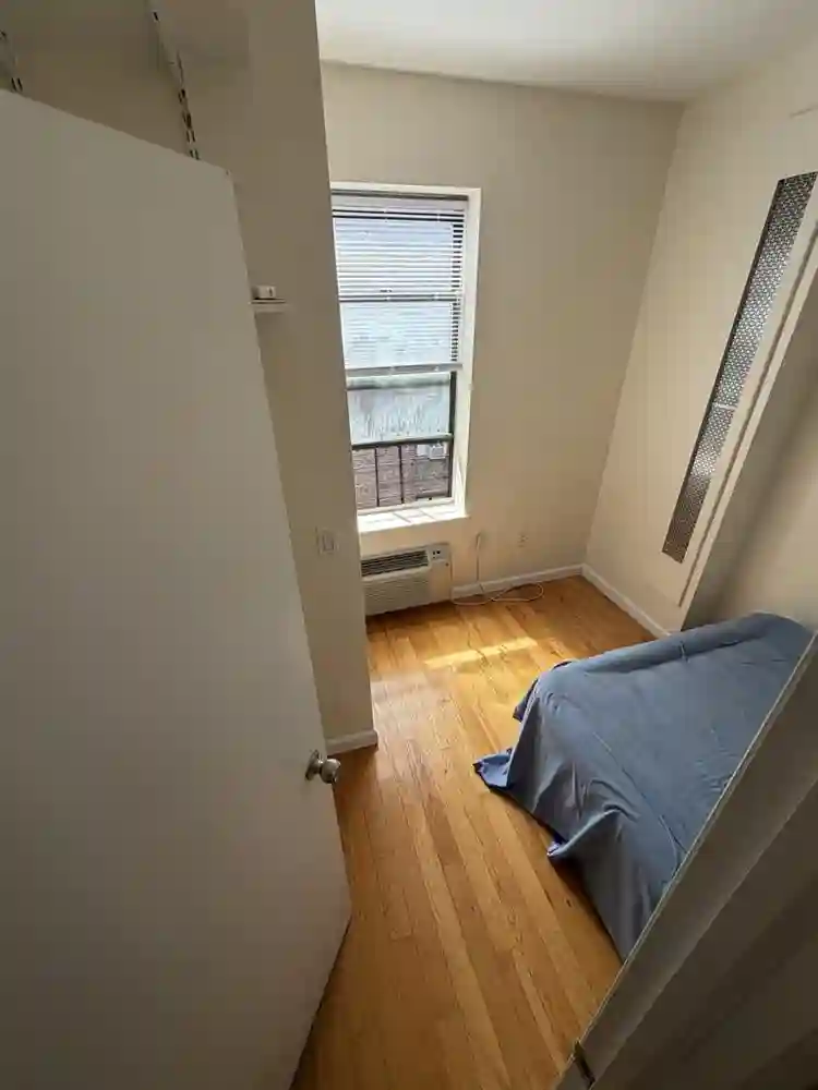 Private Bedroom in Fort George!