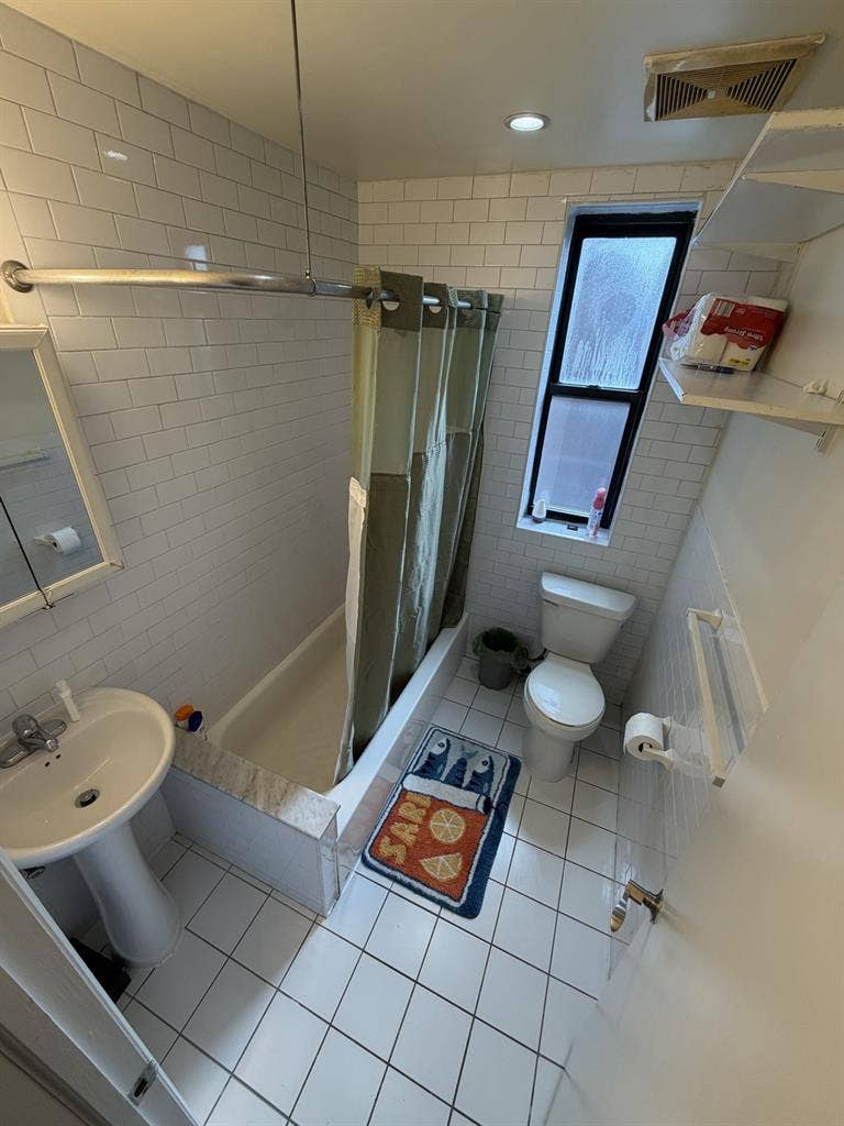 Private Bedroom in Fort George!