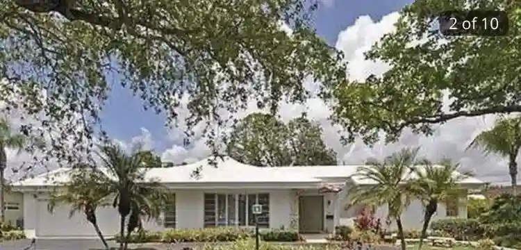 4 bedroom 3 bathroom with pool